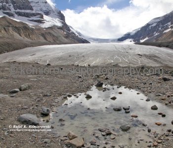 The Athabasca Glacier is approximately 6 km (3.75 miles) long, covers an area of 6 km² (2.5 mi²), and is measured to be between 90 metres (270 ft) and 300 metres (1000 ft) thick.