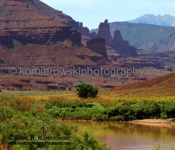 Scenic Byway of Highway 128 along Colorado River, Utah, USA