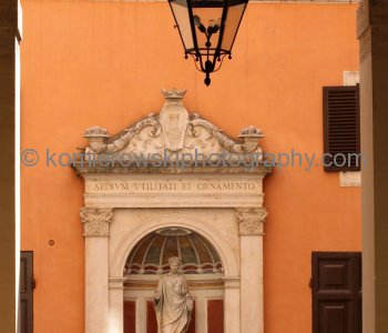 View into  inside  of romantic courtyard next to Piazza Colonna, Rome