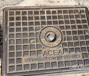 Yes, this manhole is in Rome next to Fontana di Trevi, Rome