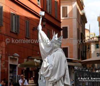 Back near Fontana di Trevi, Rome