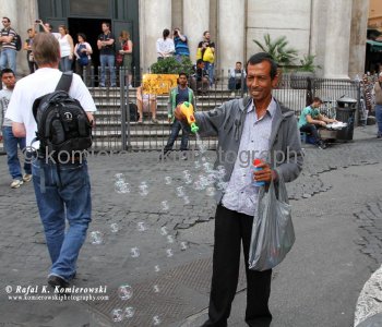 Street vendors near Fontana di Trevi,  the other side of Rome