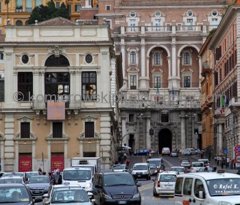 Palazzo on Via 4 November, Rome