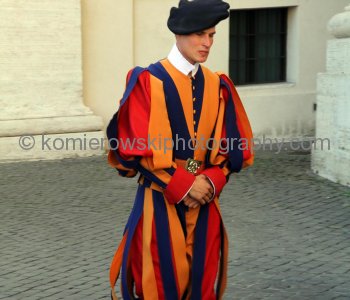Swiss Guard at St. Peter Square  near the entrance to Saint Peter s Basilica,  Città del Vaticano
