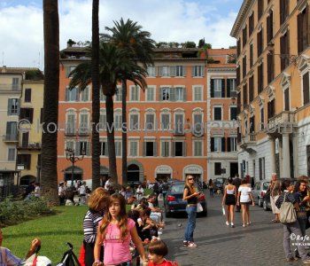 Crowds at  Piazza di Spagna,  Rome