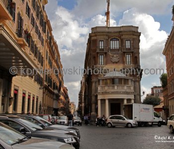 Then we begin to walk towards via Trinita dei Monti next to   via Gregoriana,  Rome