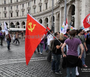 What misguided people ...trade unionists used soviet flag.  Soviet flag is a symbol of oppression!  Some leftist   oriented USEFUL IDIOTS would argue  by using useless intellectual arguments…represents freedom Piazza della Repubblica in Rome,