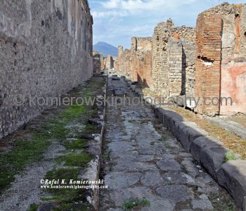Pompeii was surrounded by a city wall and it had a sewerage system
