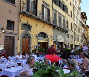 Trust  me...this is the best place...Ristorante Il Bargello is located in Piazza della Signoria alongside the Loggia dei Lanzi