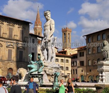 The Fountain of Neptune in Florence was created out of Apuan marble by Bartolomeo Ammannati (1563–1565). Neptunes face resembles that of Cosimo I de Medici, husband of grand duchess Johanna of Austria in 1565