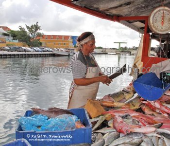 Floating Market in Willemstad...