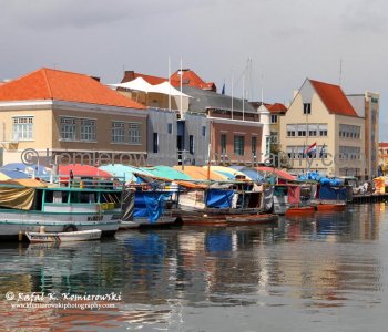 Floating Market in Willemstad...
