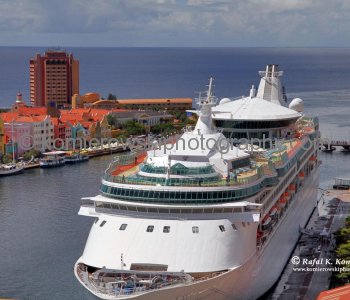 Cruise ship at Santa Anna Bay, Willemstad