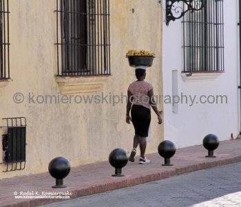 Some carry a tray on foot, atop their heads....Santo Domingo