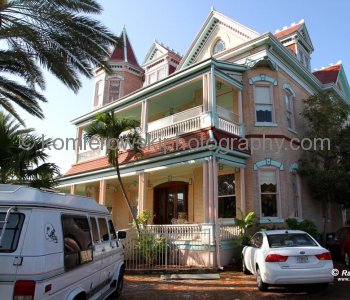 Casa Cayo Hueso...the Southernmost House in the continental USA, is a perfect example of shotgun architecture with a front porch and back deck. Located right in the heart of Old Town.