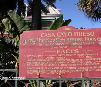 Casa Cayo Hueso...the Southernmost House in the continental USA, is a perfect example of shotgun architecture with a front porch and back deck. Located right in the heart of Old Town.