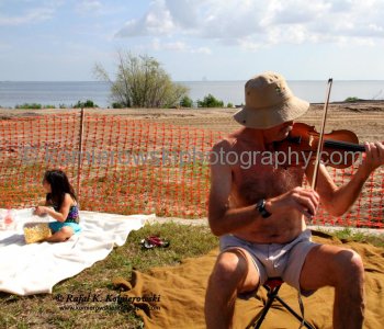 24 February, 2011 at  10:59 AM in Titusville.  I really liked this violinist who played in a slightly more restrained and lyrical manner....