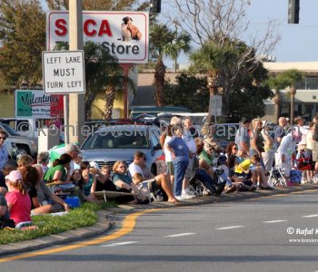 24 February, 2011 at  16:28 Eastern in Titusville. The crowd waiting for the launch....