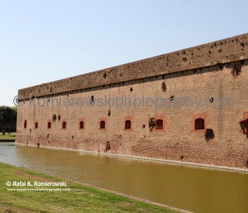 Most of the bricks used to construct the monument were made in Savannah