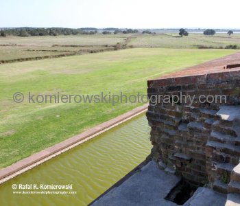 he first bombardment of the fort was carried out by Union troops, which used 36 guns, including the new James Rifled Cannon
