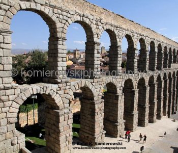 One of the greatest surviving monuments of Roman engineering, this aqueduct stretches from the walls of the old town to the edges of Sierra de Guadarrama...  (photo taken on Sunday, October 16, 2011)
