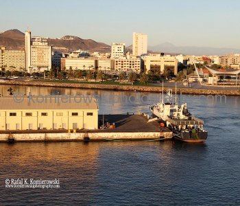 Wednesday, November 2, 2011   – Day 6,  Las Palmas de Gran Canaria, Spain, 28^ 08’ 24” N,  15^25’ 27” West   -  arrived at 7:45 AM