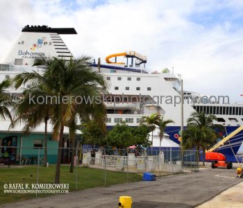 Thursday, November 10 , 2011 – Day 14,   Freeport, Grand Bahamas, 26^ 31’ 15” N,  78^46’ 23” West, time wind 20 km/h, temp. +23.8C, humidity 73%