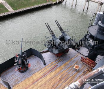 USS Texas finished WWII with a total of 40 Bofors gun, plus 44 20mm Oerlikons