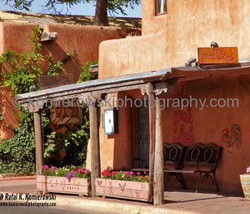 Adobe is the main architectural theme raised in Santa Fe.