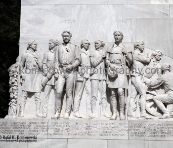 ....Monument to the Alamo defenders,   San Antonio, Texas