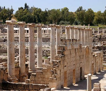 Beit Shean - the ruins of Roman-Byzantine Scythopolis, which tell of its richness and greatness.