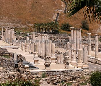 Beit Shean - the ruins of Roman-Byzantine Scythopolis, which tell of its richness and greatness.