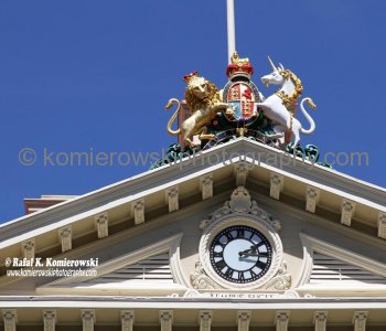 Royal Coat of Arms (description Dieu et mon droit, which means God and my right) on Old Government Building, today Victoria University of Wellington law school.