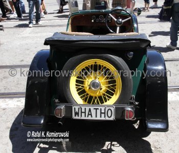 Exhibition of vintage cars bid Bon Voyage to Oosterdam in Napier, New Zealand...