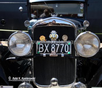 Exhibition of vintage cars bid Bon Voyage to Oosterdam in Napier, New Zealand...