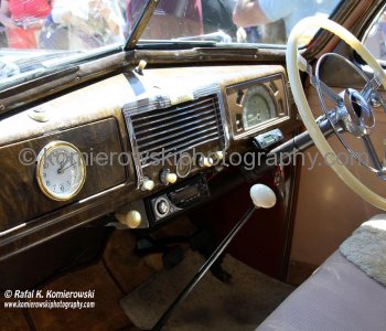 Exhibition of vintage cars bid Bon Voyage to Oosterdam in Napier, New Zealand...