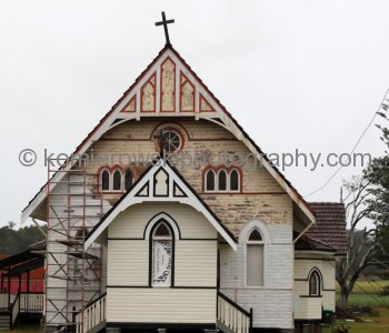 Former RC Church recently sold (Jan. 2012 ?) as real estates potential investment property. Broadwater, NSW, Australia  (rain - local spring time - November 10, 2012)