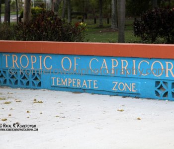 Bruce Highway crossing Tropic of Capricorn in Rockhampton
