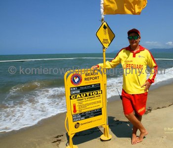 Another warning sign...the arrival of the box jellyfish close to the beach prevents swimming in the open waters...Holloways Beach
