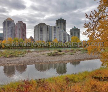 West End.. Bow River, seen from Bow River Pathway (Memorial Drive NW), Calgary, Alberta