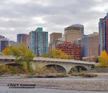 Eau Claire Park... Bow River, seen from Bow River Pathway (Memorial Drive NW), Calgary, Alberta