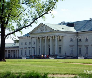 Palace located in large English park near Highway 2 in Svatï¿½ Mikulï¿½, Czech Republic