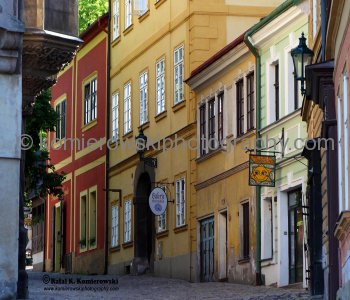 Kutnï¿½ Hora... a walk through medieval town... colorful streets...