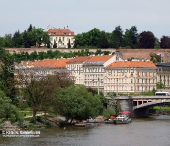 ...Walking is really the best way to explore Prague,   sightseeing highlights of this beautiful city...