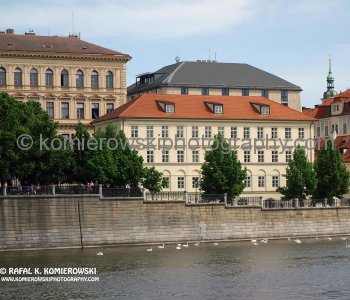 Prague ... sightseeing  cruise on the Vltava River  -  highlights of the fabulous city