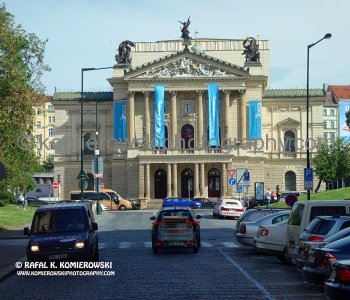 ...Walking is really the best way to explore Prague,   sightseeing highlights of this beautiful city...