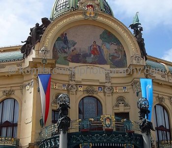 ...Walking is really the best way to explore Prague,   sightseeing highlights of this beautiful city...
