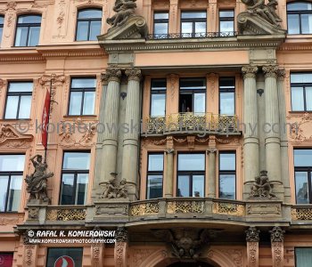 ...Walking is really the best way to explore Prague,   sightseeing highlights of this beautiful city...