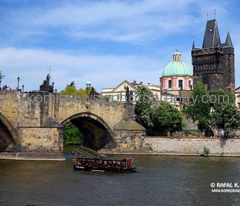 Prague ... sightseeing  cruise on the Vltava River  -  highlights of the fabulous city