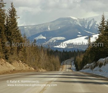 Below the pass is the world s longest railway tunnel operated by Canadian Pacific Railway. Here in 1882, the last spike was driven in a railway system that united Canada from Sea to Sea.